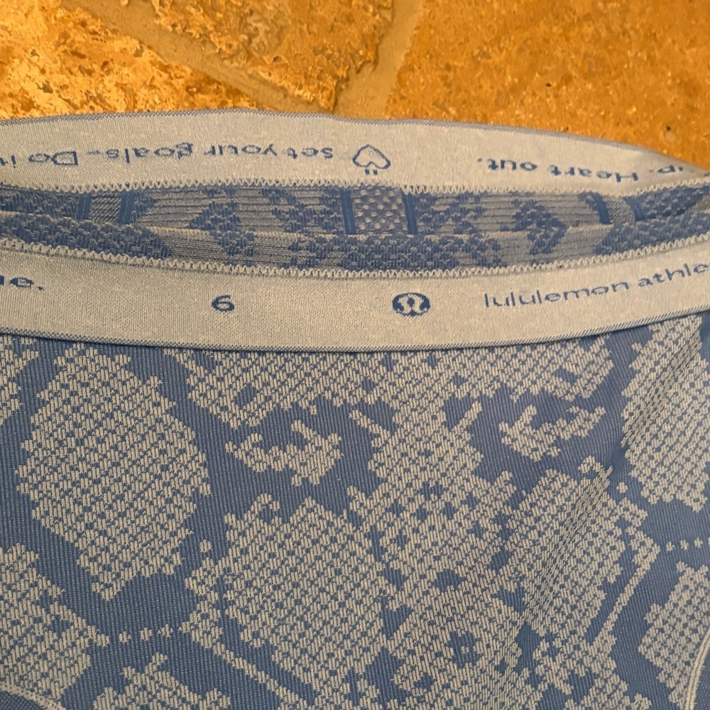 LULULEMON Women Blue Snakeskin Swiftly Tech Long Sleeve Athletic Top Size 6 - Picture 6 of 6